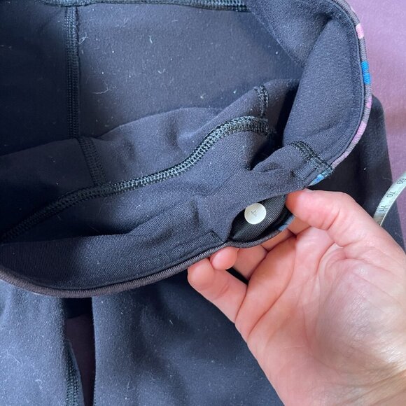 Lululemon Gather & Crow Crop *Full-On Luon Black / Petal Pop Multi - Size 4 - Picture 5 of 8